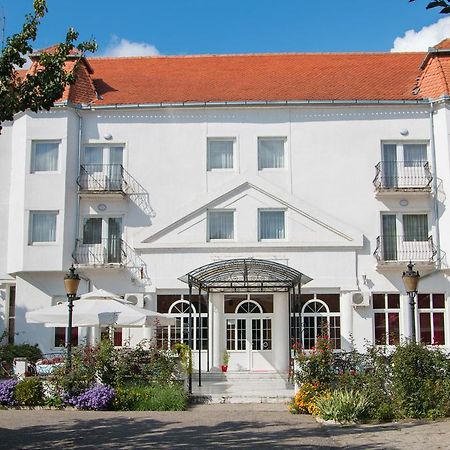 Beli Dvor Hotel Sombor Luaran gambar