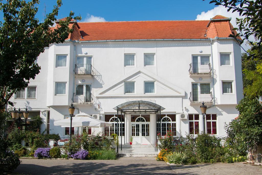 Beli Dvor Hotel Sombor Luaran gambar