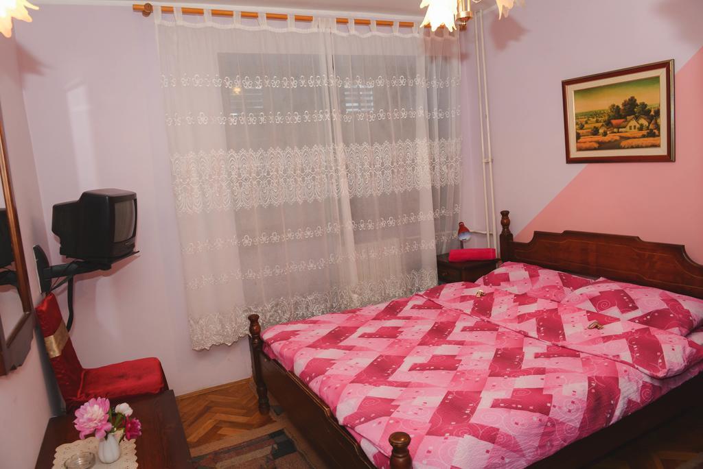Beli Dvor Hotel Sombor Bilik gambar