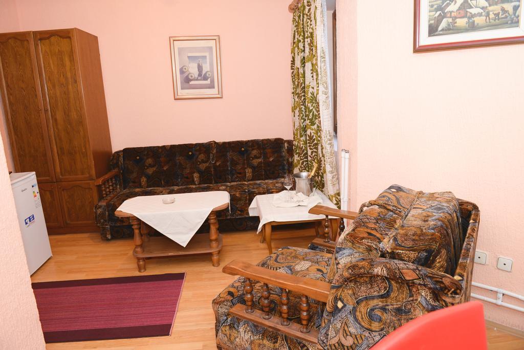 Beli Dvor Hotel Sombor Bilik gambar
