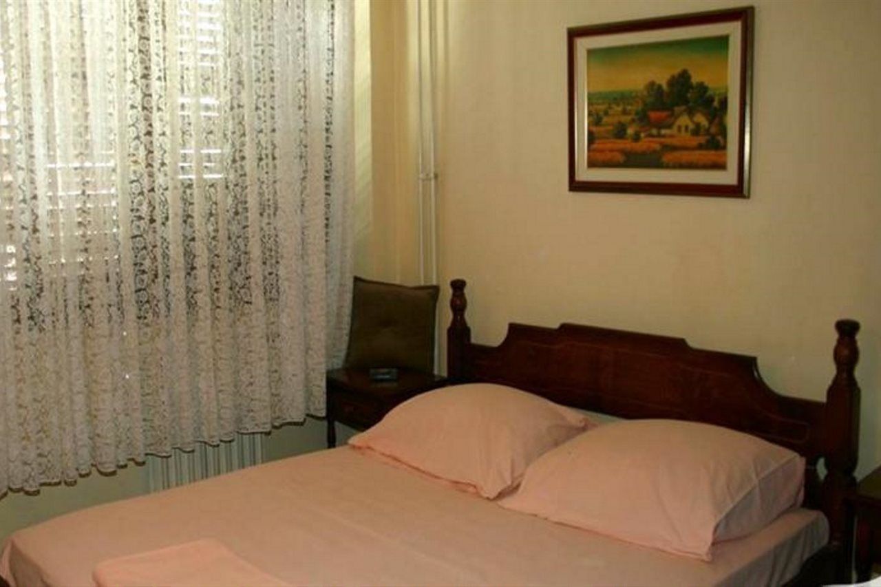 Beli Dvor Hotel Sombor Luaran gambar