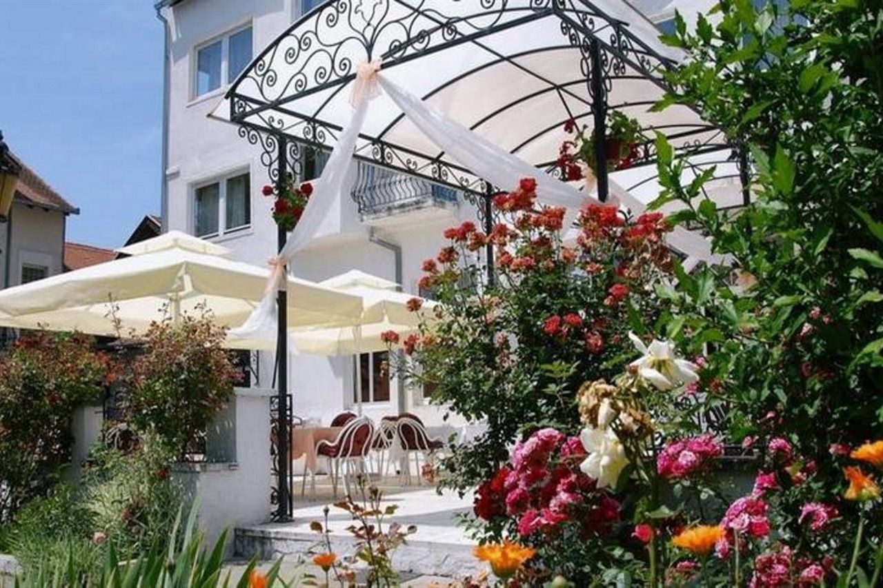 Beli Dvor Hotel Sombor Luaran gambar