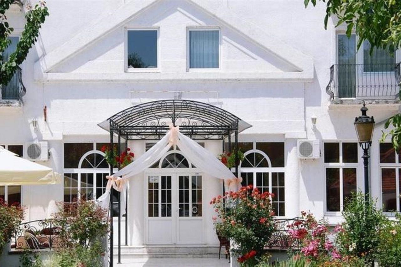 Beli Dvor Hotel Sombor Luaran gambar