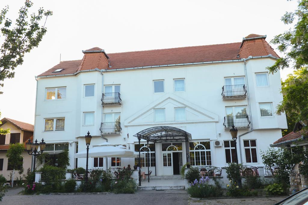 Beli Dvor Hotel Sombor Luaran gambar